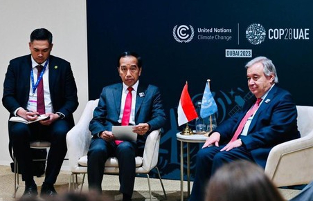jokowi-bahas-soal-iklim-hingga-gaza-dengan-sekjen-pbb-di-uea_169_copy_452x291 jokowi-bahas-soal-iklim-hingga-gaza-dengan-sekjen-pbb-di-uea_169_copy_452x291