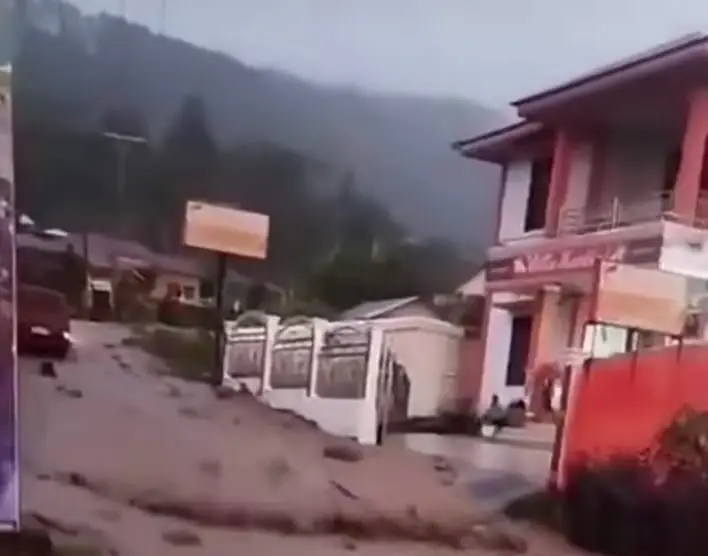 _5950_Banjir-Bandang-Tapanuli-Utara--Ratusan-Warga-Mengungsi